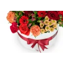 Box červených květin